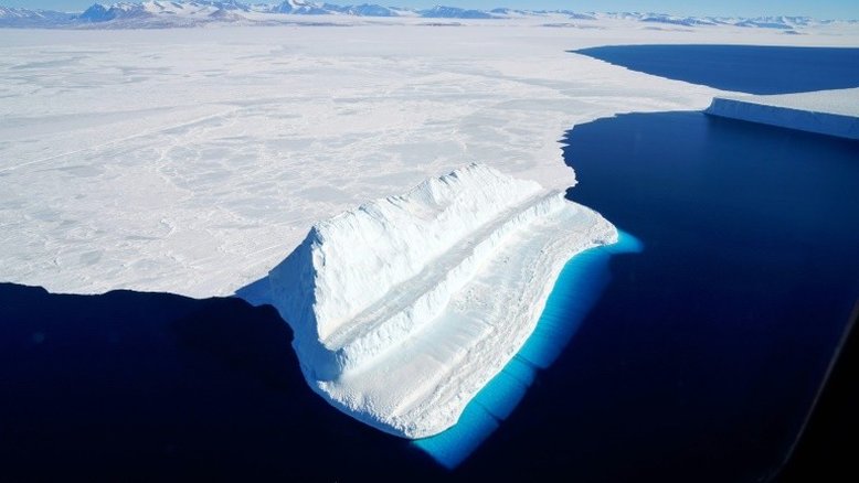 Gelo da Antártica acelera derretimento