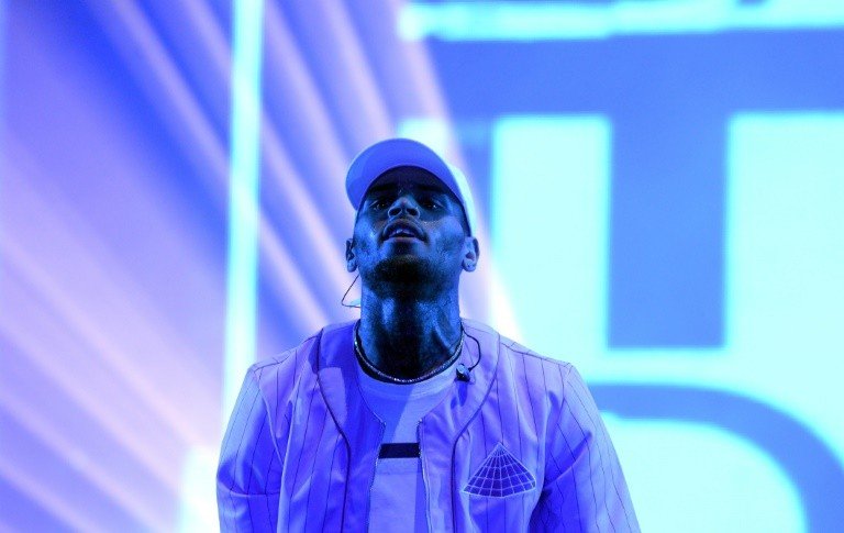 Rapper Chris Brown detido em Paris por denúncia de estupro - ISTOÉ ...