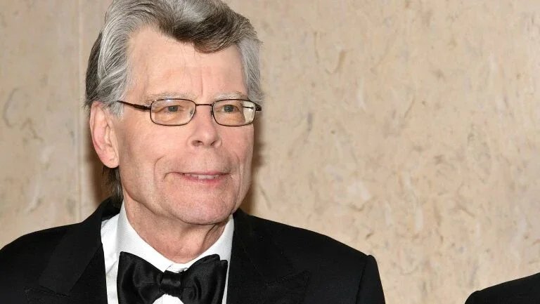 Stephen King salva seção literária de periódico local dos EUA