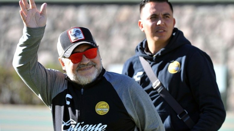 Maradona rebate filha, diz estar 'saudável' e que doará dinheiro quando morrer