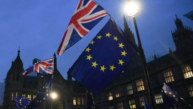 UE deixa nas mãos de Londres evitar um Brexit sem acordo