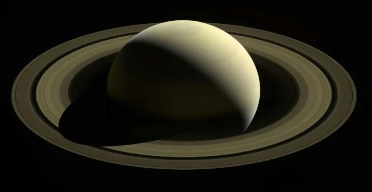Anéis de Saturno são mais jovens que o planeta