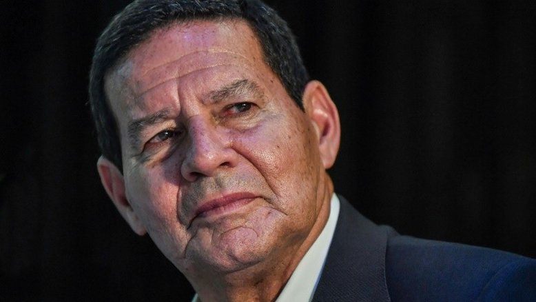Mourão propõe 'corredor de escape' para Maduro