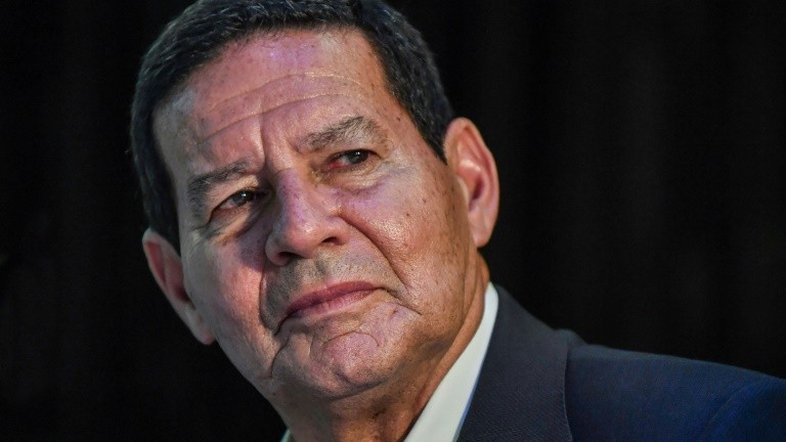 Mourão propõe 'corredor de escape' para Maduro