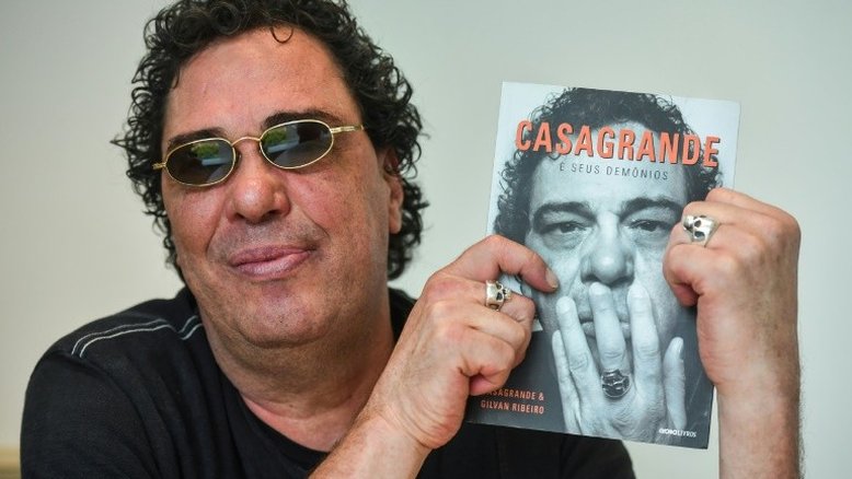 'Comecei a ver demônios', diz Casagrande ao relembrar acidente de carro após usar drogas
