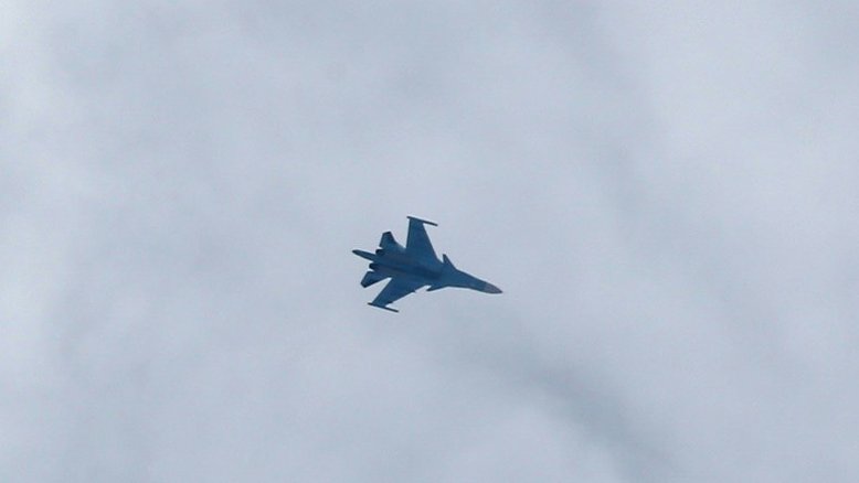 Dois caças-bombardeiros russos se chocam em pleno voo