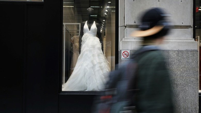 Paralisação do governo deixa casais esperando no altar nos EUA