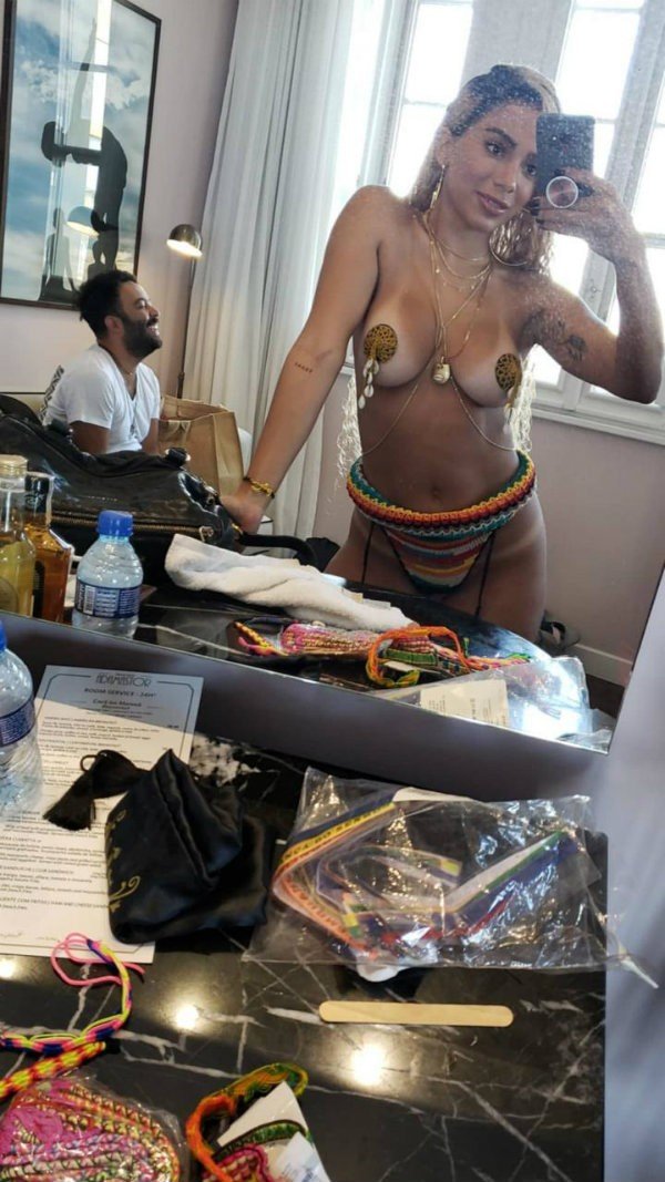Fotos: Anitta aparece 'ousadíssima' em gravação de novo clipe 8 Fotos: Anitta aparece 'ousadíssima' em gravação de novo clipe