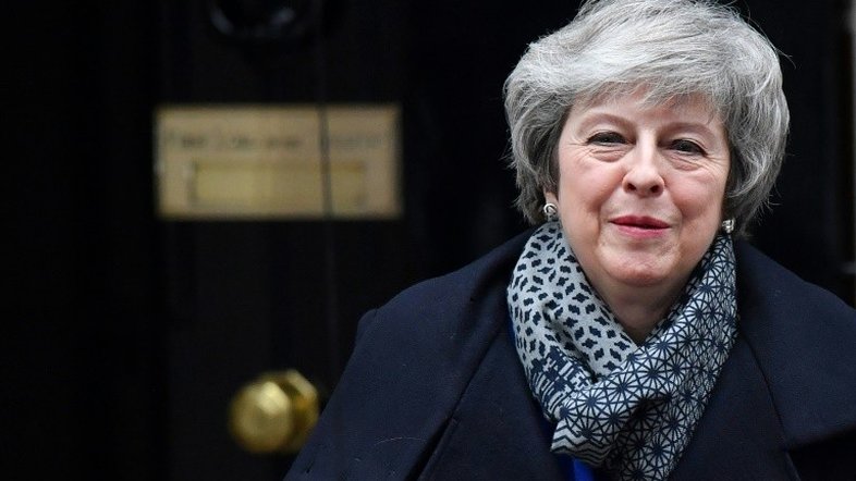 Caos do Brexit se agrava com moção de censura contra Theresa May