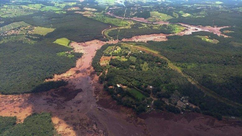 Foto do Corpo de Bombeiros de Minas Gerais mostra imagem aérea de área afetada pelo rompimento de uma barragem da mineradora Vale, perto da cidade de Brumadinho, em Muinas Gerais, 25 de janeiro de 2019 - Minas Gerais Fire Department/AFP