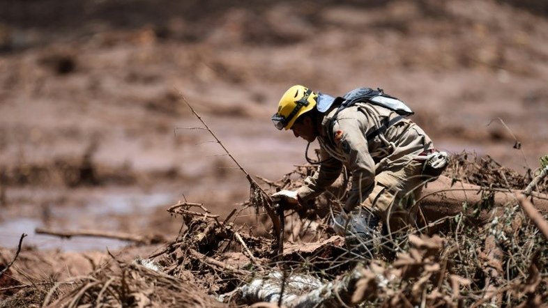 No 7º dia após desastre, esperança diminui e número de vítimas aumenta