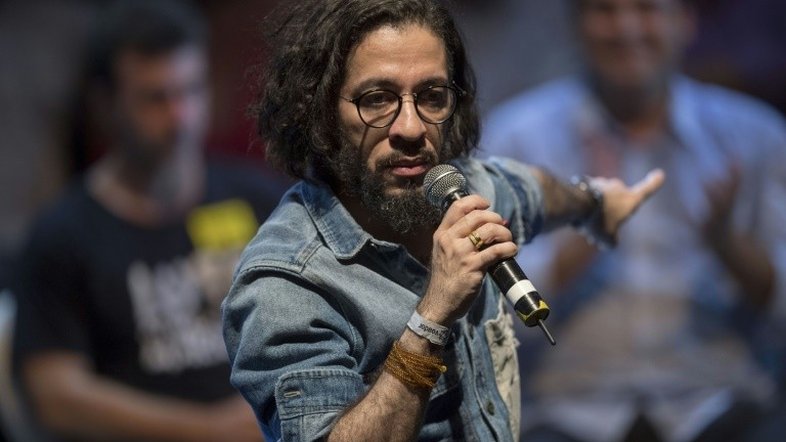 Em Berlim, Jean Wyllys diz que recebe ajuda de amigos e não tem onde morar