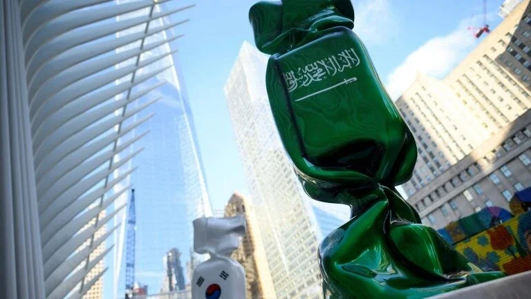Obra com cores da bandeira saudita será retirada do WTC em NY