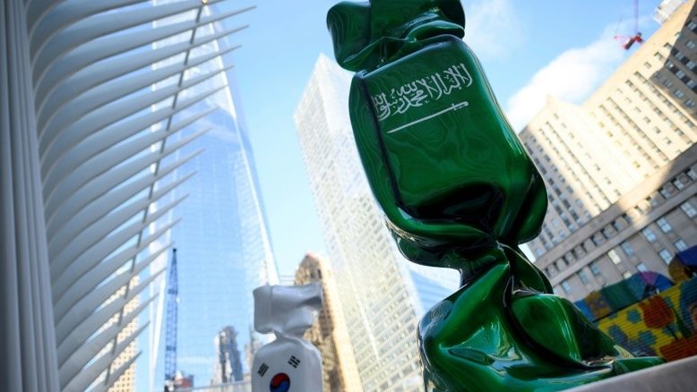 Obra com cores da bandeira saudita será retirada do WTC em NY