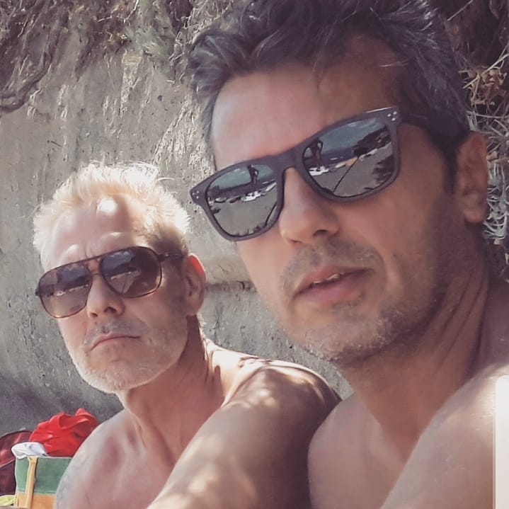 Galã da Globo nos anos 1990, ator posa com o marido e ganha elogios dos fãs 4 Galã da Globo nos anos 1990, ator posa com o marido e ganha elogios dos fãs