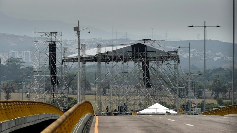 Concertos chavista e opositor, frente a frente na fronteira com a Colômbia