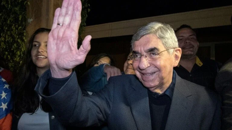 Prêmio Nobel da Paz, Oscar Arias é denunciado por assédio sexual