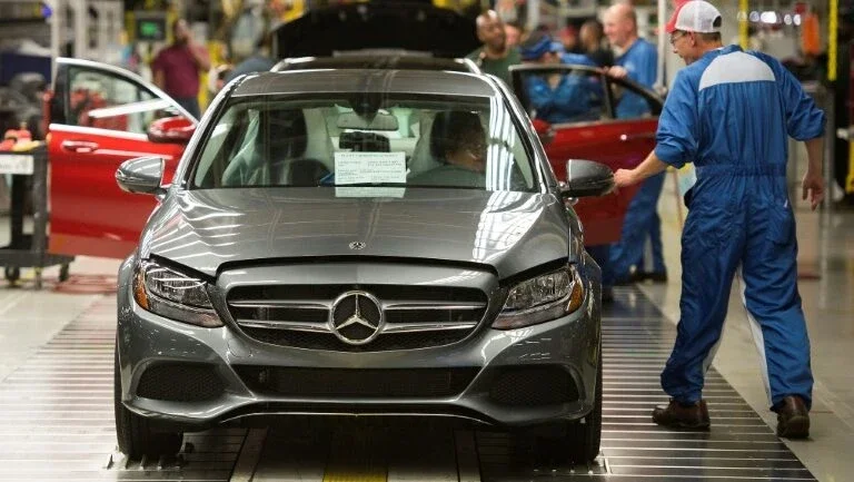 Daimler registra menor lucro desde 2015