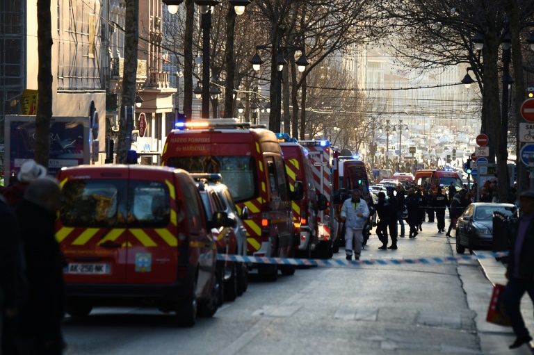 Ataque com arma branca em Marselha, França, deixa dois feridos, e agressor morre