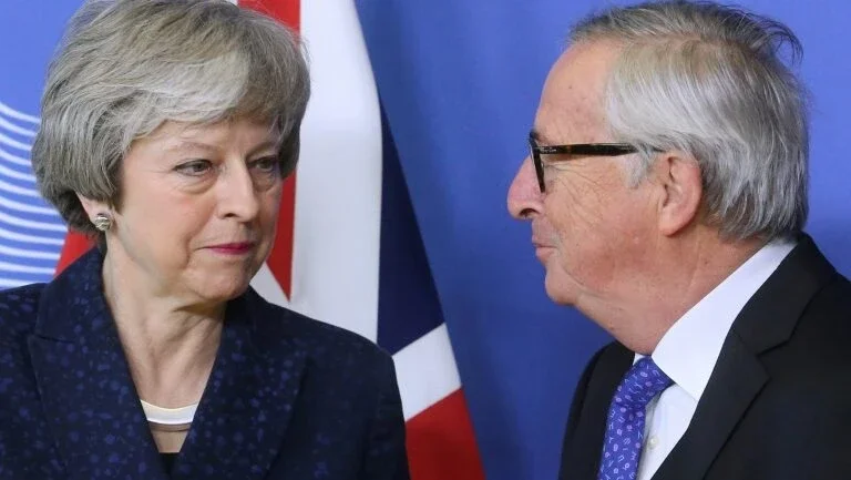 UE e Reino Unido acertam novas conversas sobre o Brexit