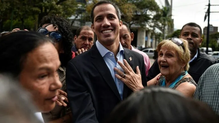 Governo venezuelano suspende saídas em todos os portos