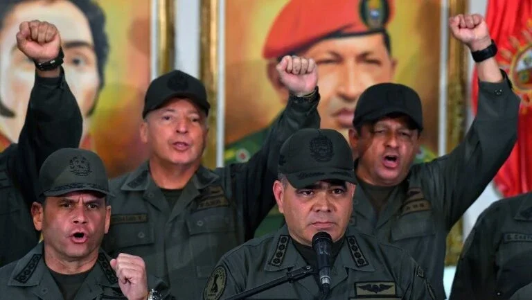 Em alerta militar, Venezuela fecha fronteira com Curaçao, bloqueando ajuda