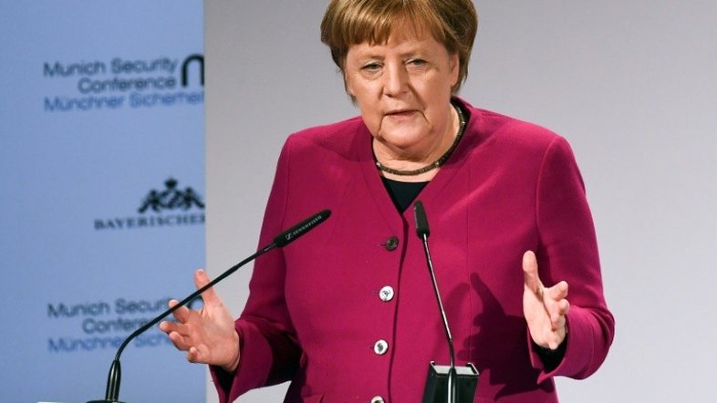 Merkel diz que vai lutar até o "último minuto" por um Brexit organizado