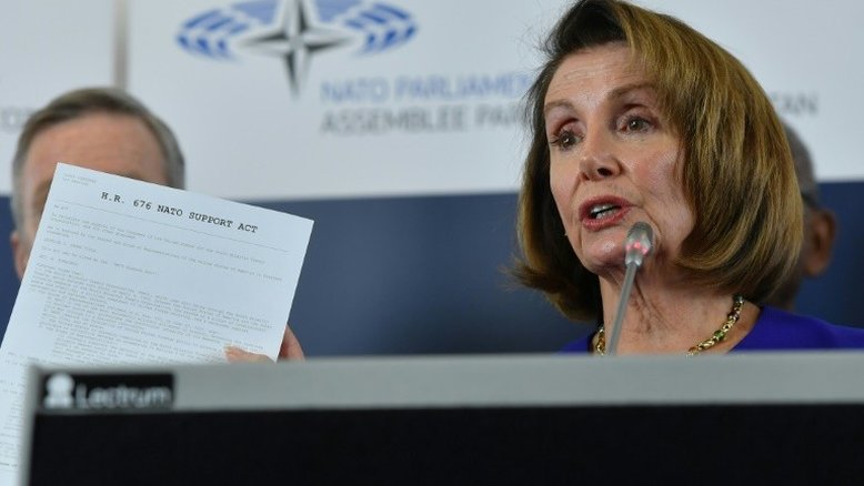 Pelosi quer bloquear manobra de Trump para construir muro