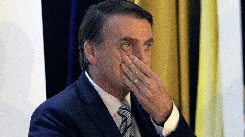 Após vídeo polêmico, Bolsonaro pergunta no Twitter: "O que é golden shower?"