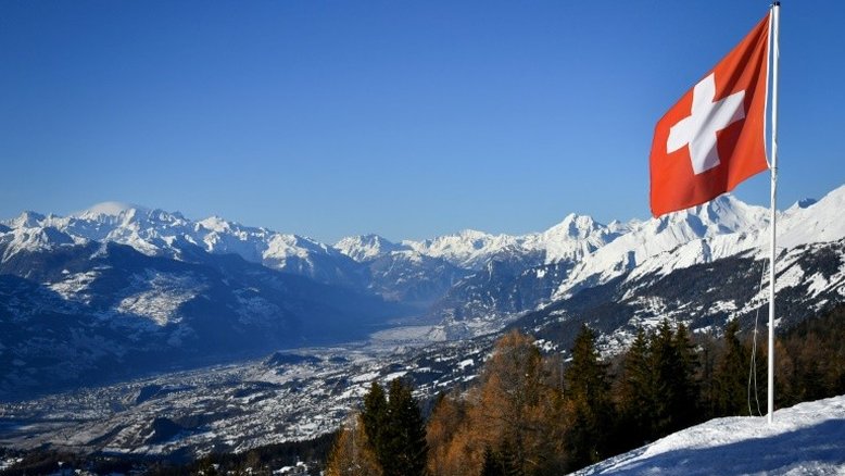 Avalanche soterra várias pessoas em estação de esqui nos Alpes suíços
