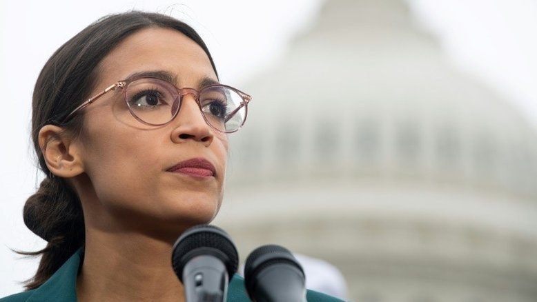 EUA: 'bonita e burra', diz assessor do governo sobre congressista Ocasio-Cortez