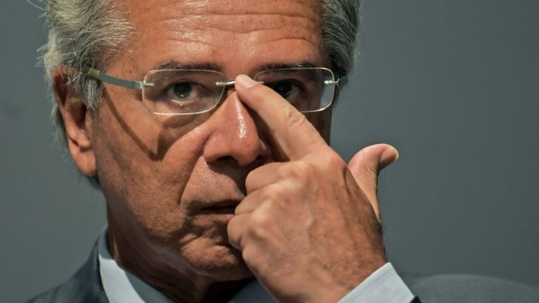 Guedes foi curto e grosso em respostas para fugir de indiciamento na CPI
