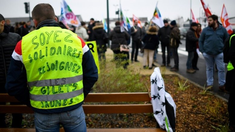 'Coletes amarelos' voltam às ruas na França