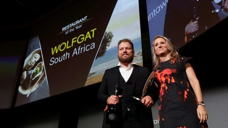 Pequeno restaurante de praia sul-africano é nomeado o melhor do mundo