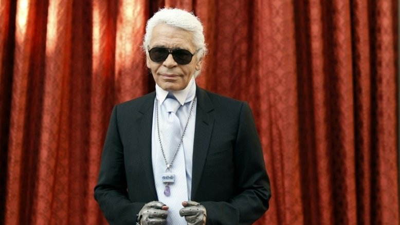 Karl Lagerfeld, o prolífico e provocativo "Kaiser" da moda