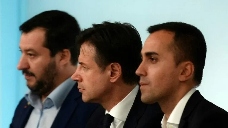 França chama para consultas seu embaixador na Itália após críticas 