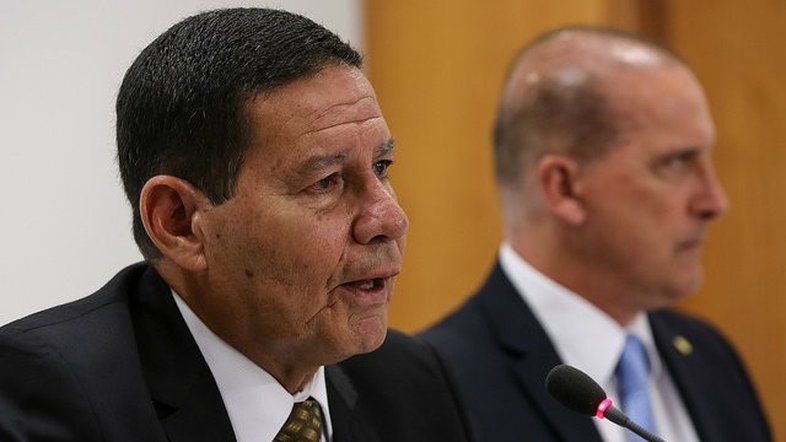 'Tudo é negociável' na reforma previdenciária dos militares, afirma Mourão