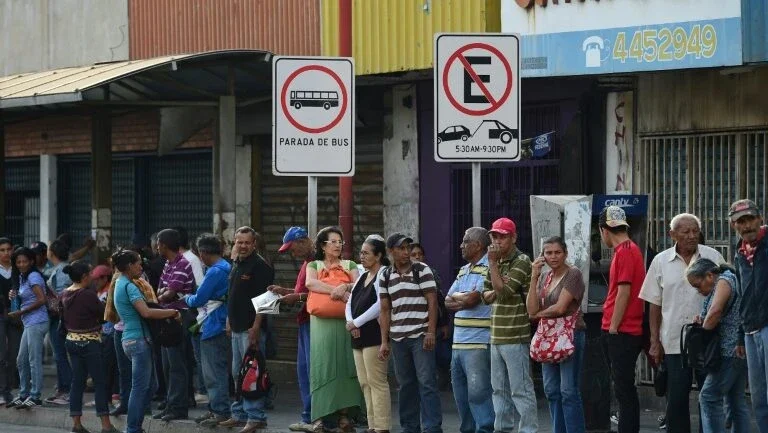 Governo suspende dia de trabalho e aulas devido a apagão na Venezuela