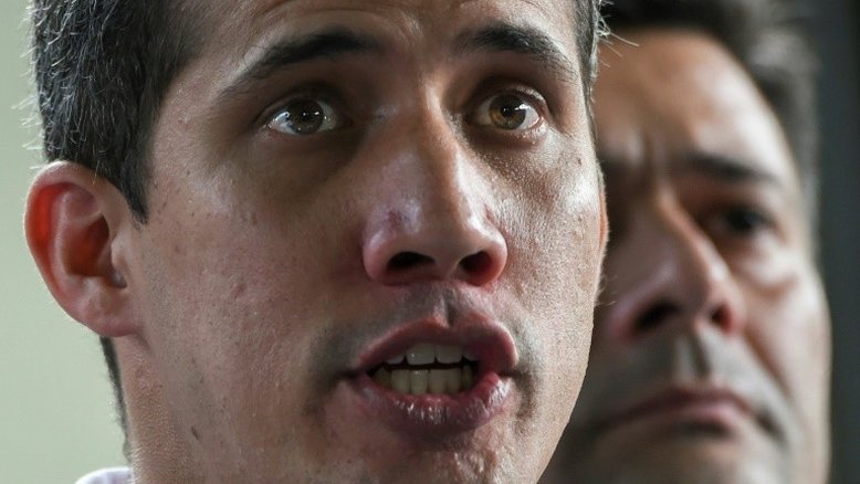 Guaidó completa dois meses como autoproclamado presidente sem romper apoio militar a Maduro