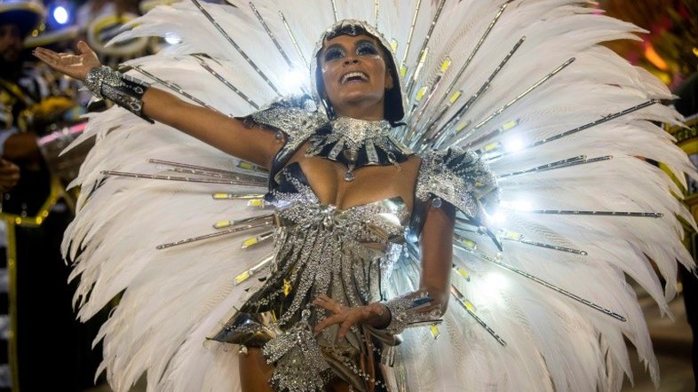 Carnaval do Rio busca nas raízes uma nova identidade para o Brasil