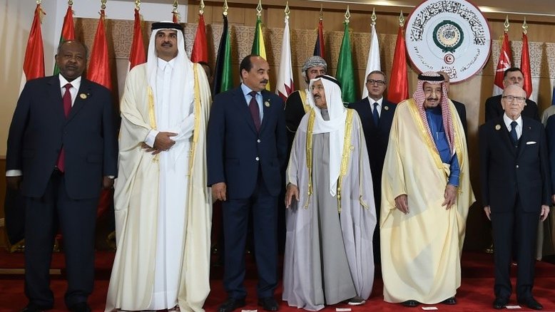 Emir do Catar deixou cúpula árabe na Tunísia antes do previsto