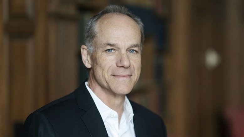 'A ciência não mata Deus', afirma físico brasileiro Marcelo Gleiser