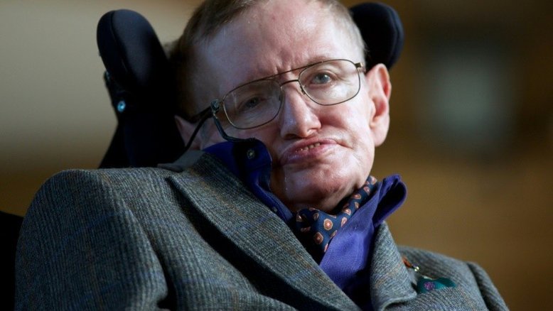 Enfermeira de Stephen Hawking é proibida de exercer profissão