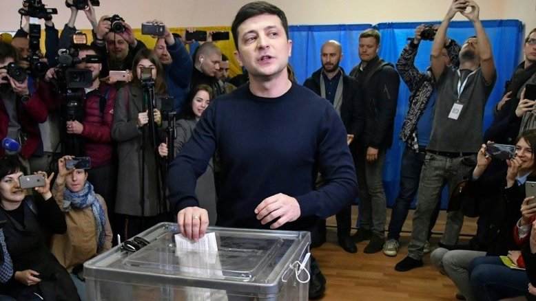 Comediante vai enfrentar atual presidente no 2º turno de eleição na Ucrânia