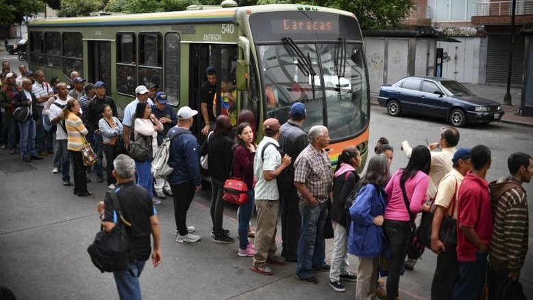 Venezuela retoma trabalhos em profunda crise após gigantesco apagão