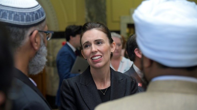 Primeira-ministra neozelandesa promete evitar nome do autor de ataques a mesquitas