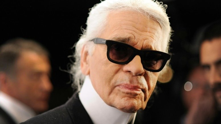 Chanel faz homenagem a Karl Lagerfeld na Semana de Moda de Paris