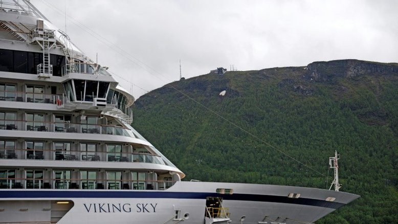 Navio sofre avaria na Noruega, e cerca de 1.300 passageiros são resgatados de helicóptero