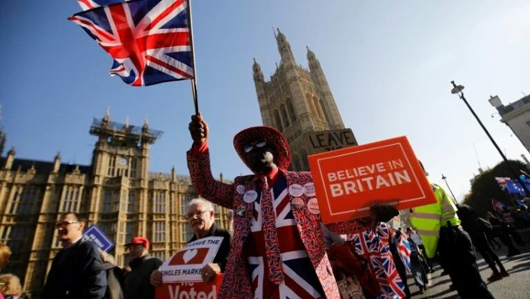 Negociação sobre o Brexit continuará no fim de semana