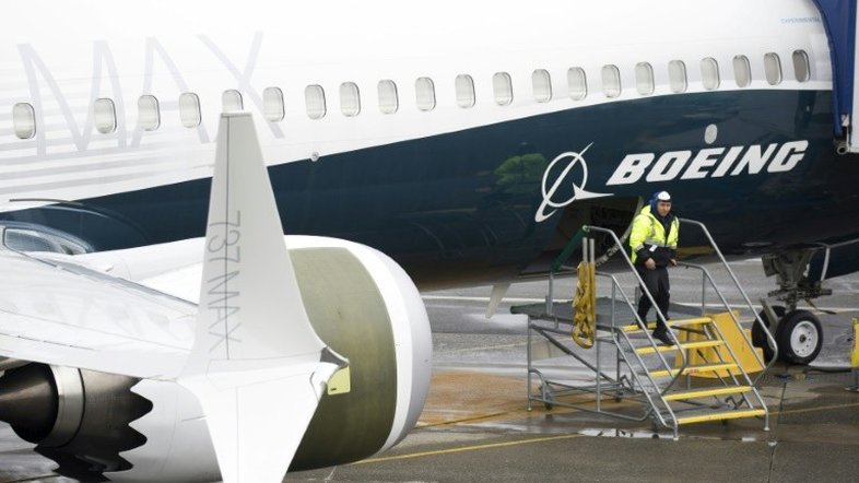 Boeing 737 MAX será equipado com sinal de alerta luminosa